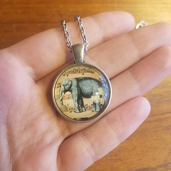 Jewelry - NWOT Musical Elephant Necklace